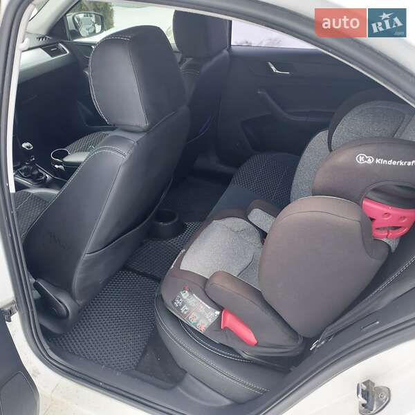 Лифтбек Skoda Rapid 2013 в Тернополе