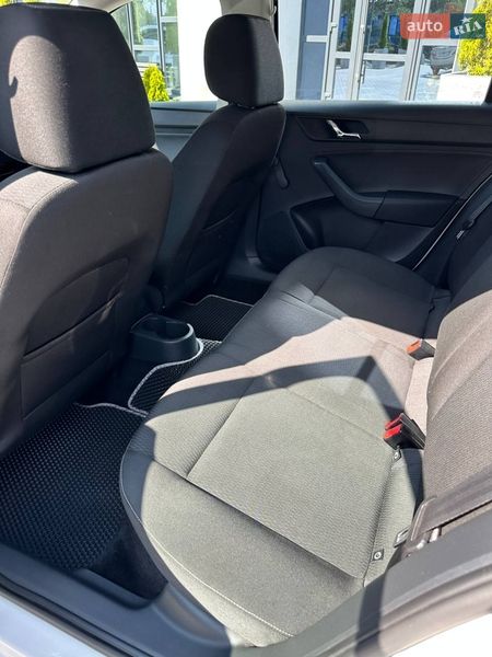 Ліфтбек Skoda Rapid 2013 в Первомайську