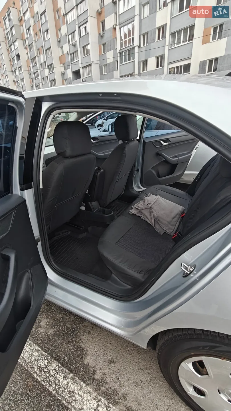 2013 Skoda Rapid - мініатюра 8