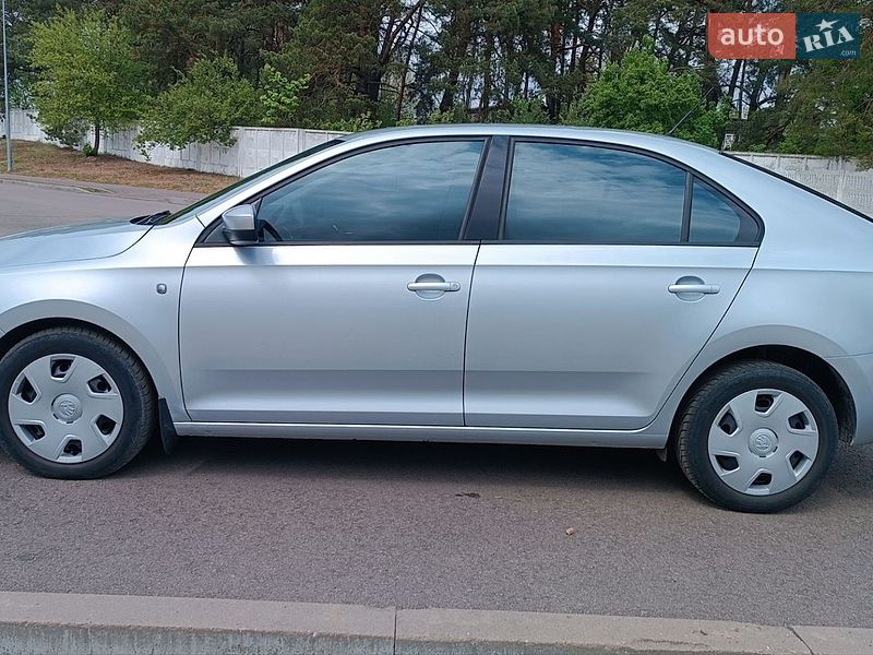 Лифтбек Skoda Rapid 2013 в Сарнах