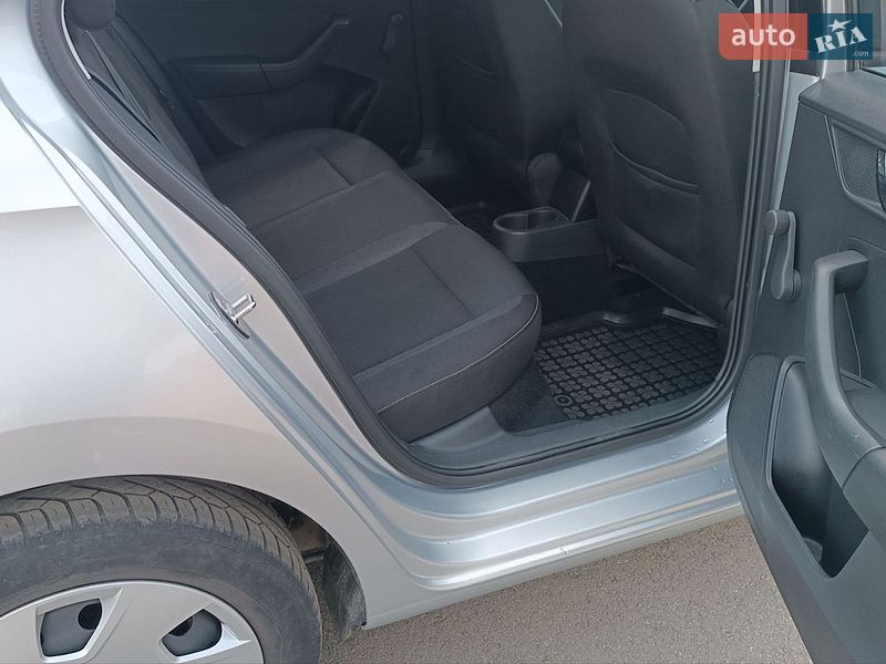 Лифтбек Skoda Rapid 2013 в Сарнах