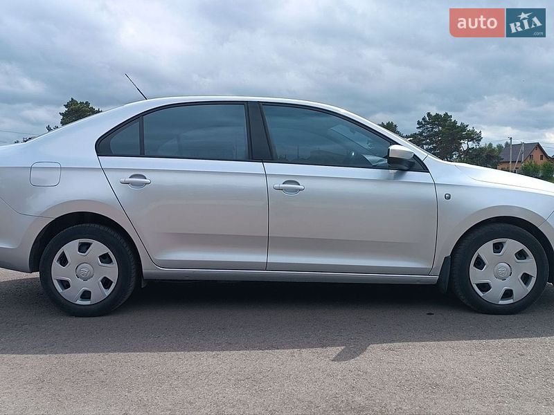 Лифтбек Skoda Rapid 2013 в Сарнах