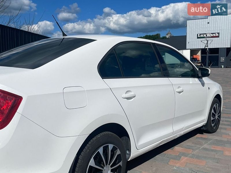 Лифтбек Skoda Rapid 2013 в Долине