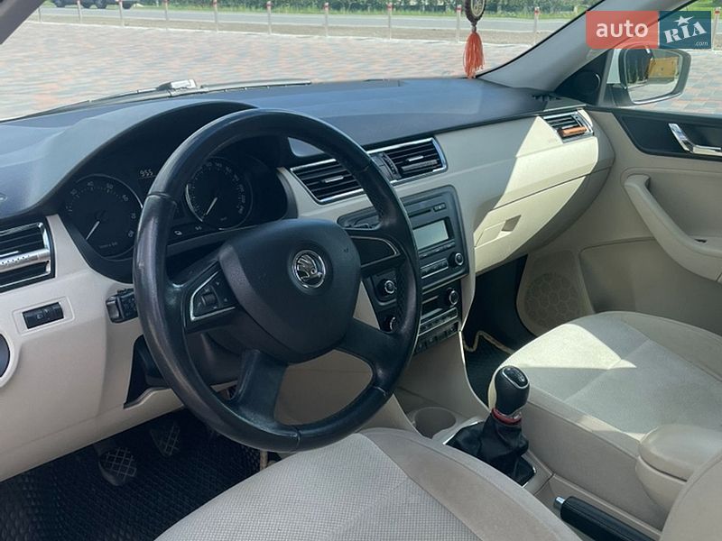 Лифтбек Skoda Rapid 2013 в Долине