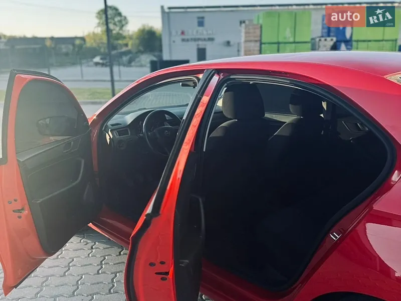 Skoda Rapid 2016 VIN TMBAA6NH8G4023757 фото оголошення 8 з 46