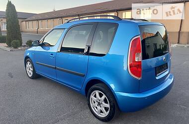 Хетчбек Skoda Roomster 2010 в 