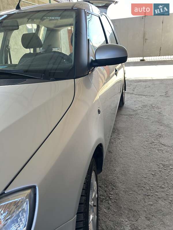 Микровэн Skoda Roomster 2008 в Веселинове