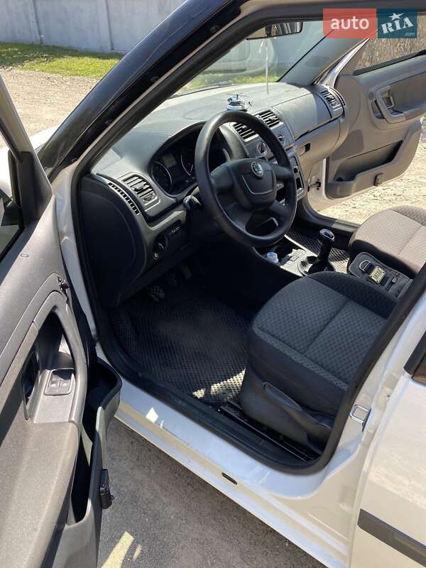 Мікровен Skoda Roomster 2012 в Чернівцях фото 15 Мікровен Skoda Roomster 2012 в Чернівцях