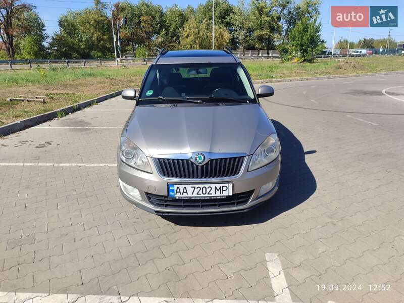 Микровэн Skoda Roomster 2011 в 
