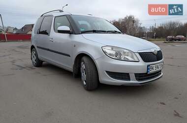 Микровэн Skoda Roomster 2010 в Сарнах