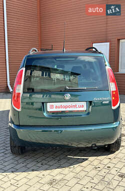 Микровэн Skoda Roomster 2010 в 