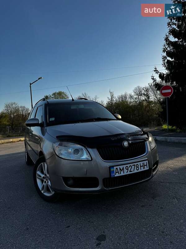 Микровэн Skoda Roomster 2007 в 