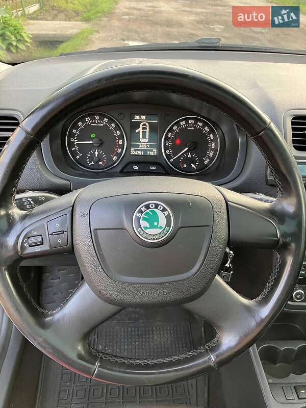 Микровэн Skoda Roomster 2012 в Львове