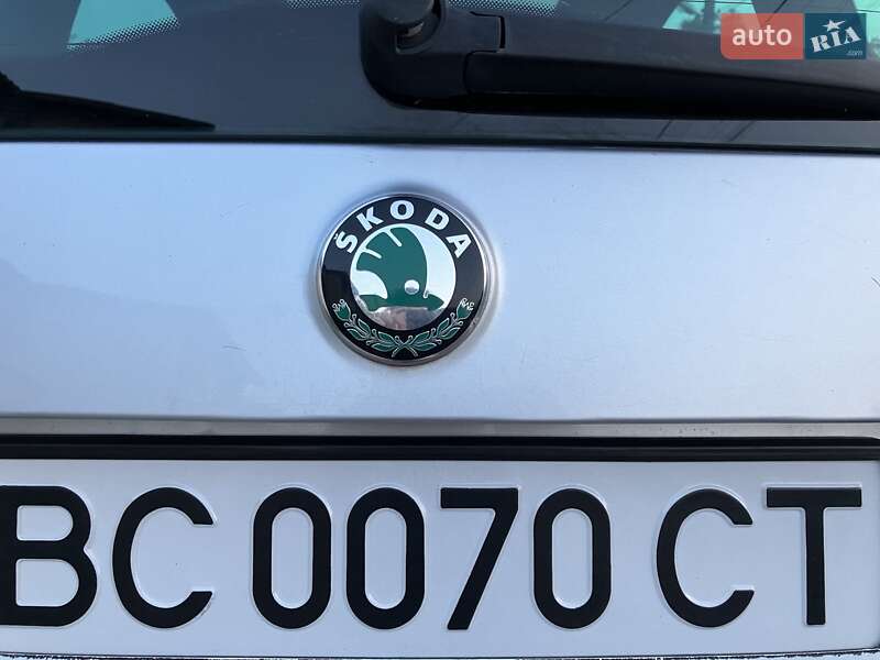 Микровэн Skoda Roomster 2012 в Львове