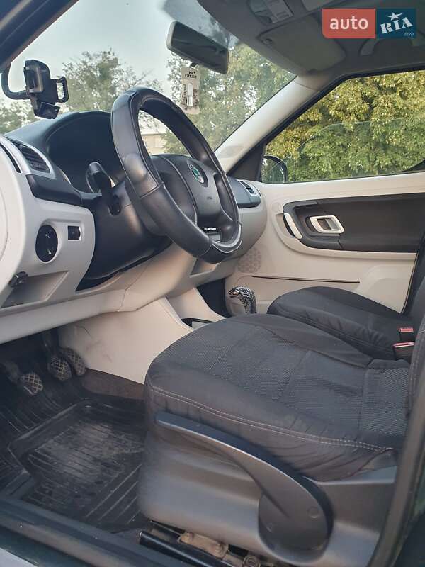 Микровэн Skoda Roomster 2006 в Изюме