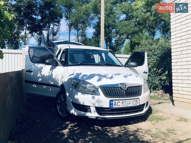 Микровэн Skoda Roomster 2013 в 