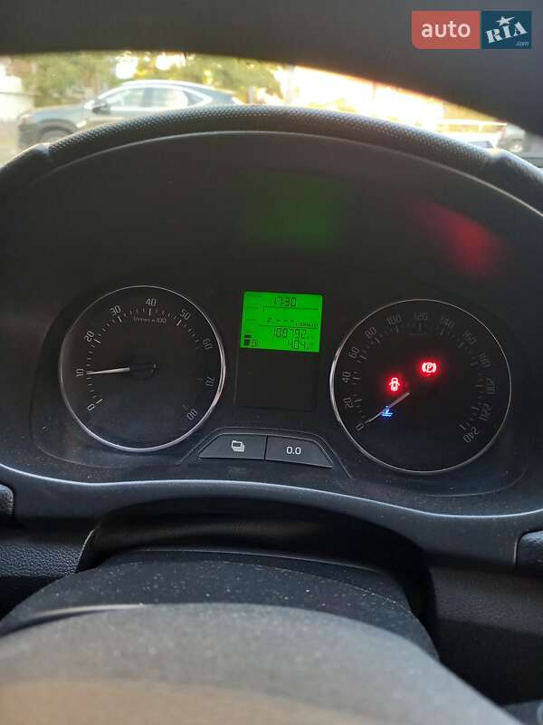 Микровэн Skoda Roomster 2014 в Киеве