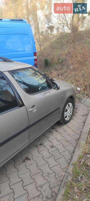 Мікровен Skoda Roomster 2011 в Тернополі