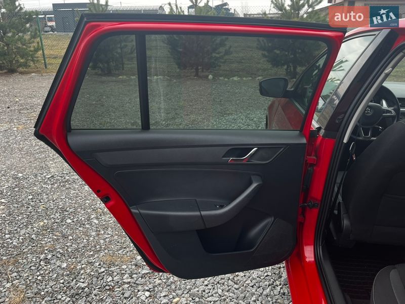 Хэтчбек Skoda Spaceback 2015 в Львове