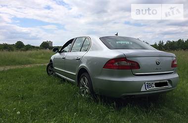 Седан Skoda Superb 2010 в Львове