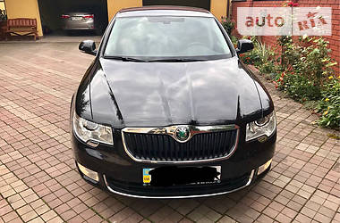 Седан Skoda Superb 2012 в Городке