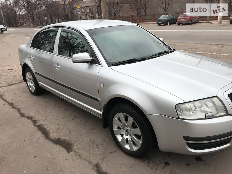 Седан Skoda Superb 2005 в Мариуполе