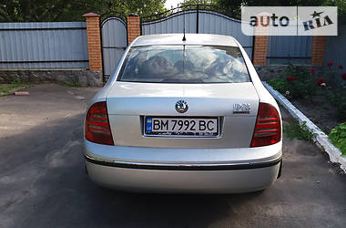 Седан Skoda Superb 2004 в Ромнах