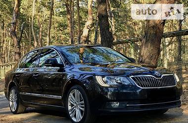 Седан Skoda Superb 2015 в Киеве