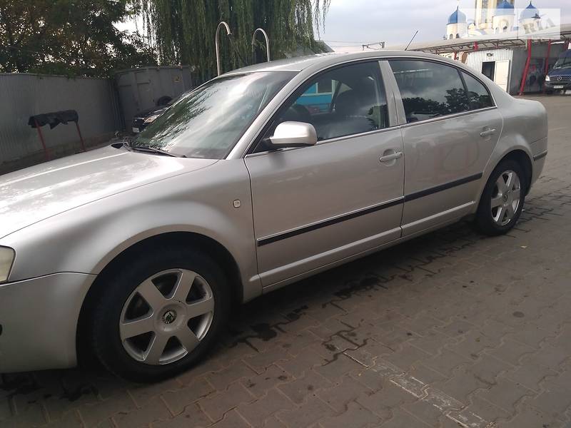 Седан Skoda Superb 2004 в Черновцах