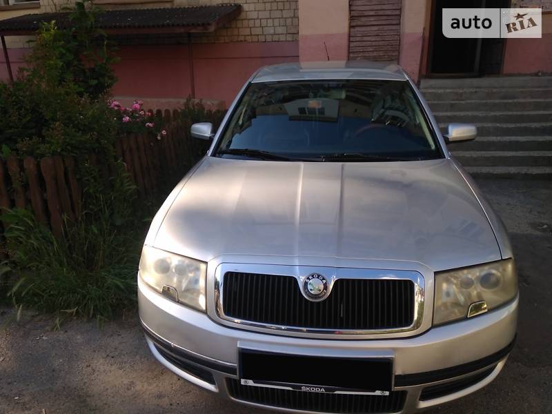 Седан Skoda Superb 2004 в Черновцах
