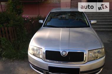 Седан Skoda Superb 2004 в Черновцах