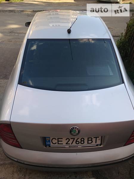 Седан Skoda Superb 2004 в Черновцах