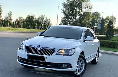 Седан Skoda Superb 2014 в Дніпрі