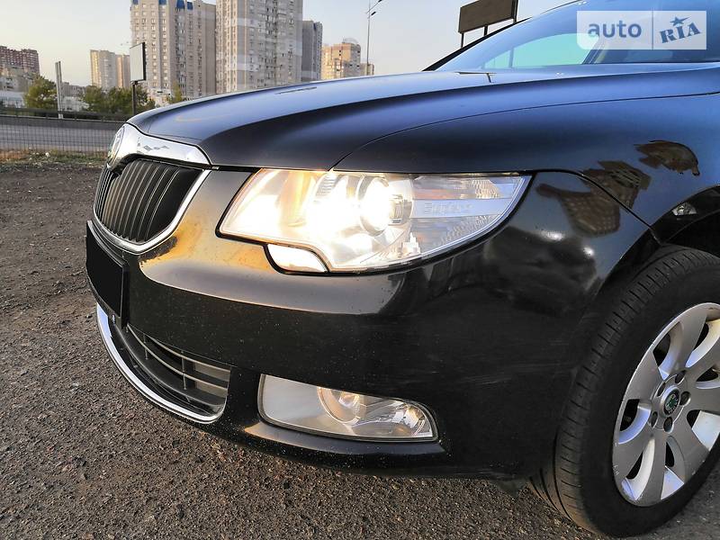Седан Skoda Superb 2011 в Києві