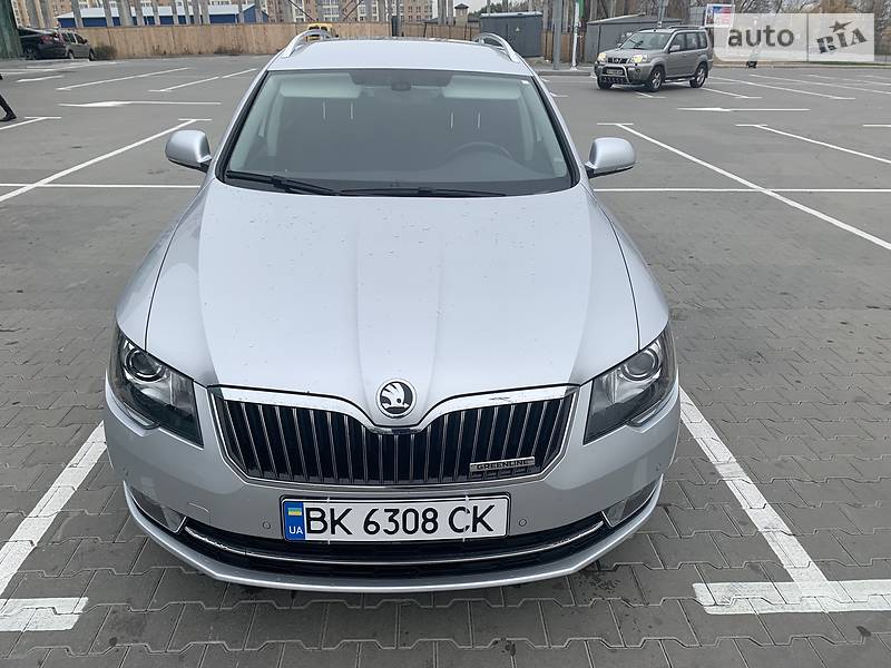 Универсал Skoda Superb 2013 в Киеве