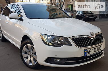 Седан Skoda Superb 2013 в 