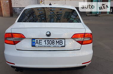 Седан Skoda Superb 2013 в 