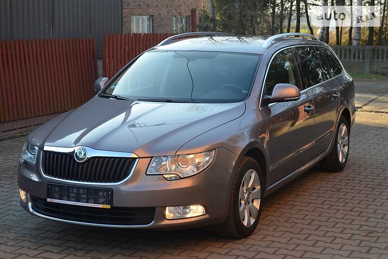 Універсал Skoda Superb 2011 в Володимир-Волинському