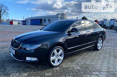 Седан Skoda Superb 2011 в Черновцах