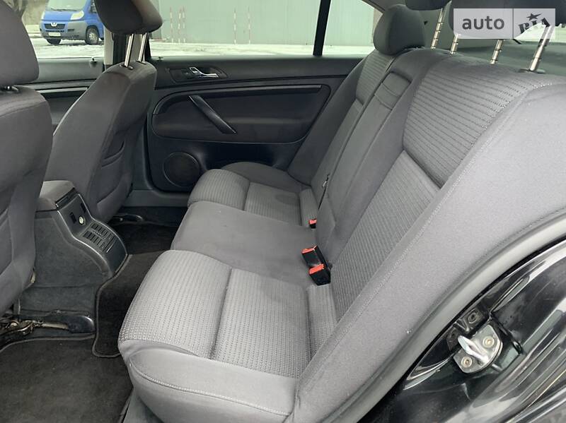 Седан Skoda Superb 2006 в Горішніх Плавнях