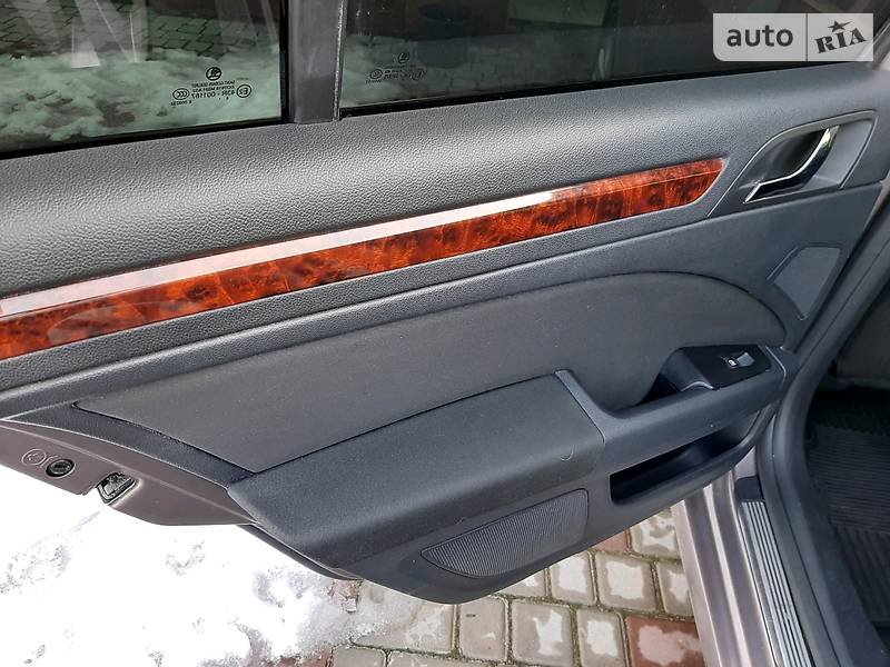 Седан Skoda Superb 2012 в Дніпрі
