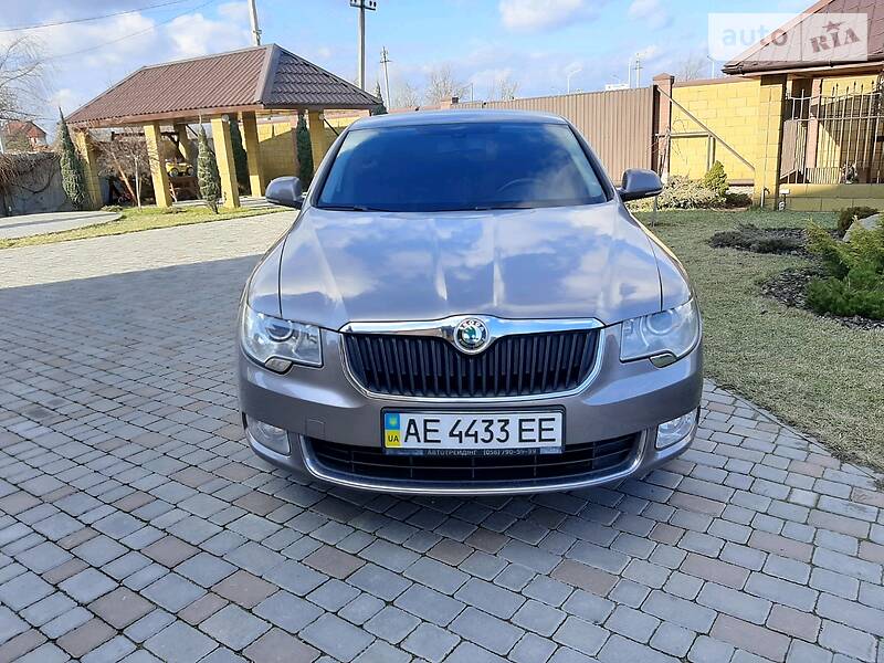 Седан Skoda Superb 2012 в Дніпрі
