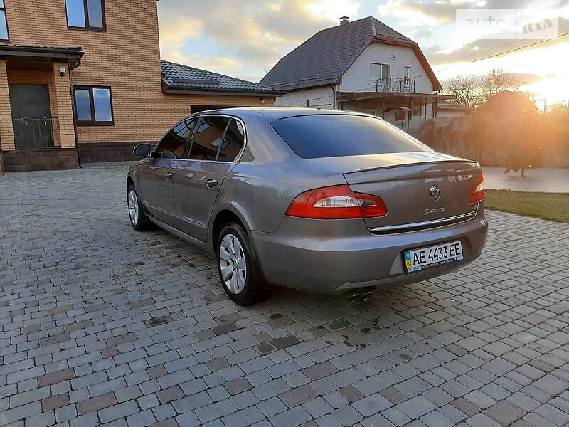 Седан Skoda Superb 2012 в Дніпрі