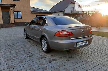 Седан Skoda Superb 2012 в 