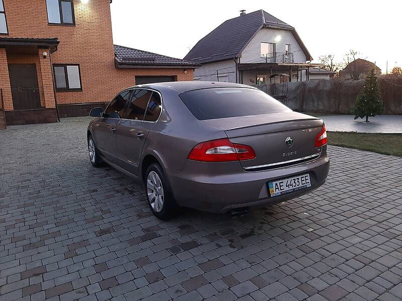 Седан Skoda Superb 2012 в Дніпрі