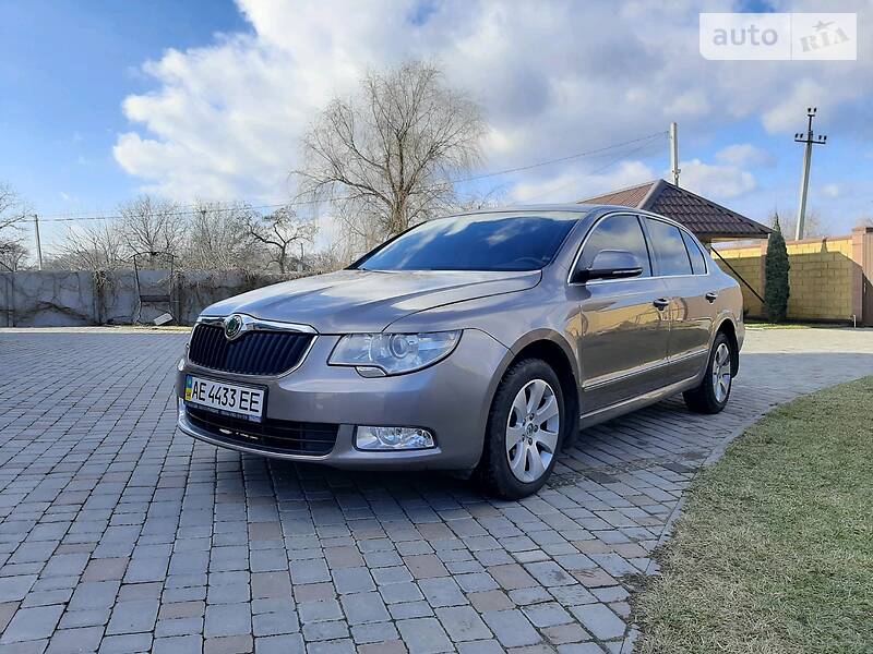 Седан Skoda Superb 2012 в Дніпрі