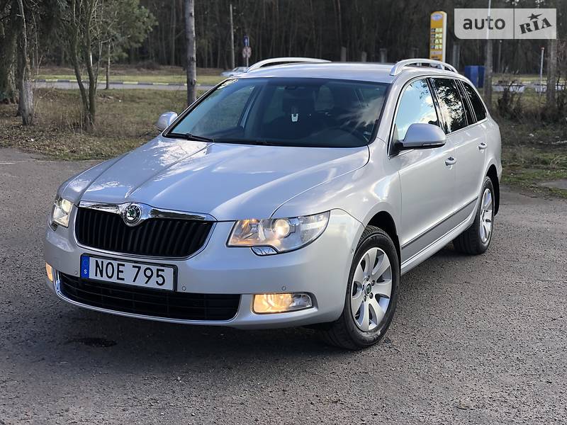Універсал Skoda Superb 2011 в Радивиліві