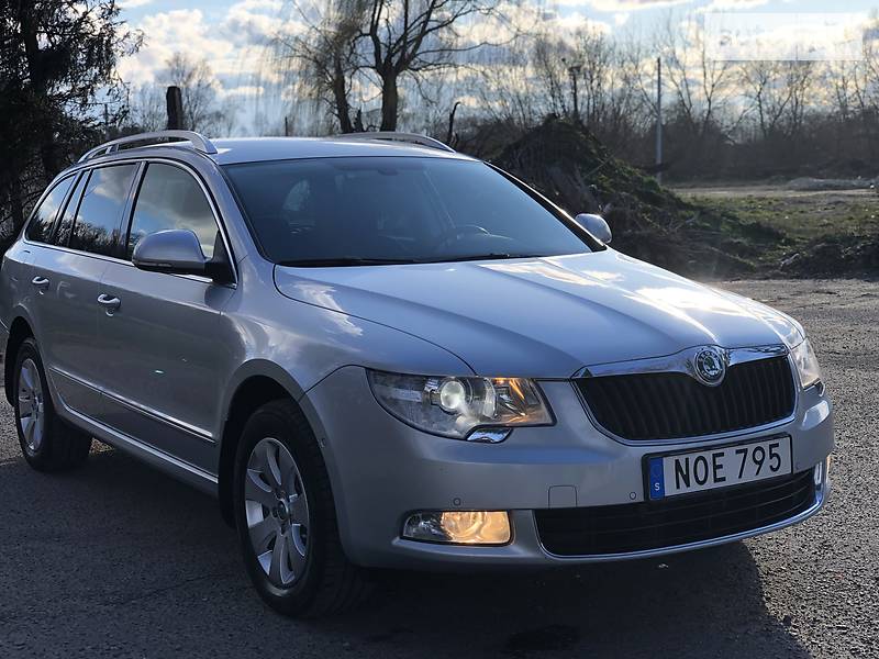 Універсал Skoda Superb 2011 в Радивиліві