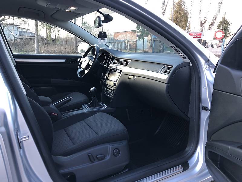 Універсал Skoda Superb 2011 в Радивиліві