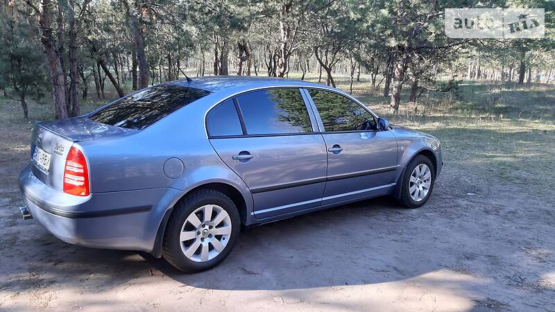 Седан Skoda Superb 2004 в Кропивницькому